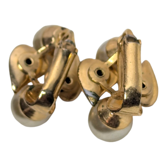 Vtg Dainty Gold Tone Pearl Cluster Clip On Earrings - Picture 6 of 7